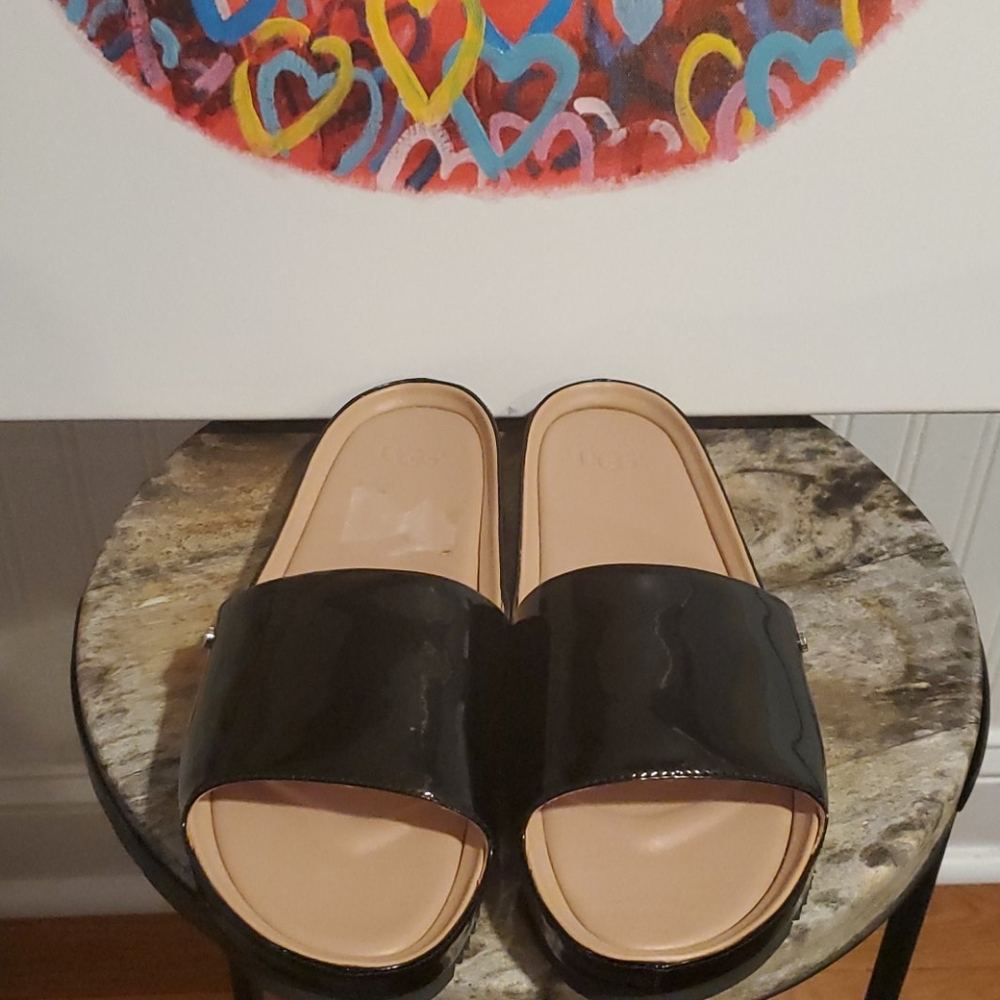 Ugg Patent slides